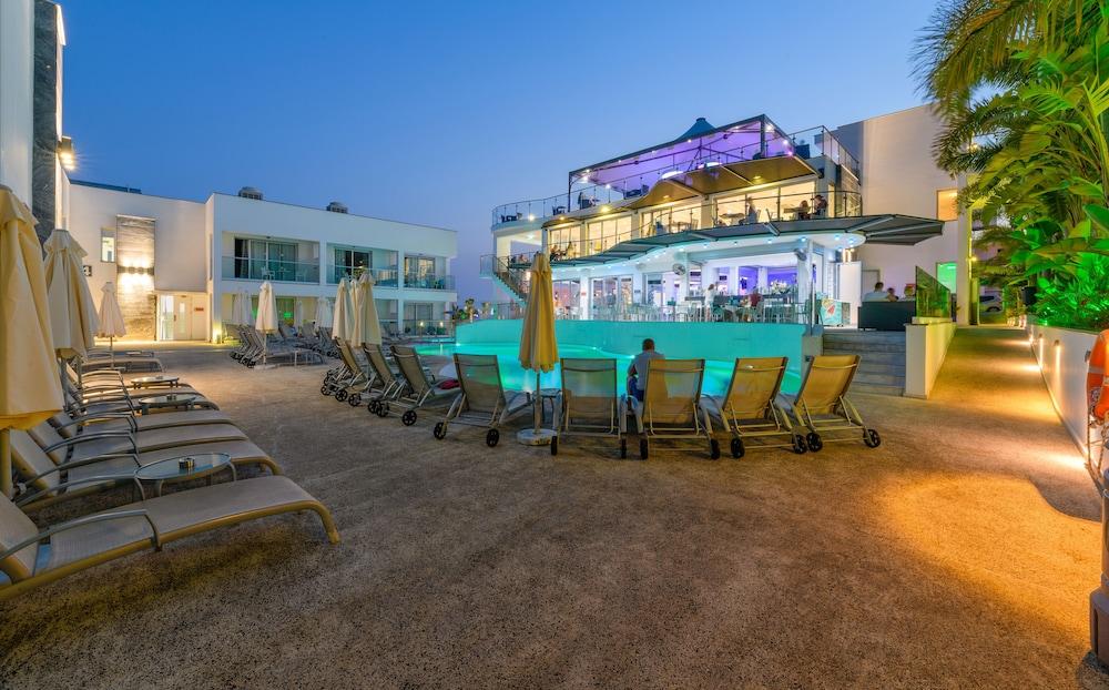 Tasia Maris Oasis Ajia Napa